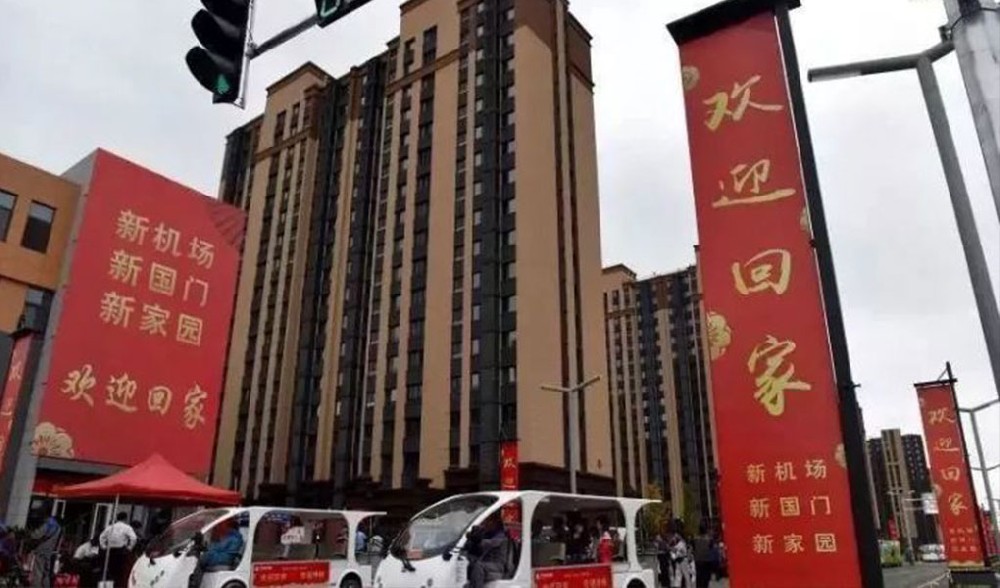 北京大興空港噪聲區(qū)拆遷安置社區(qū)垃圾桶補貨完成